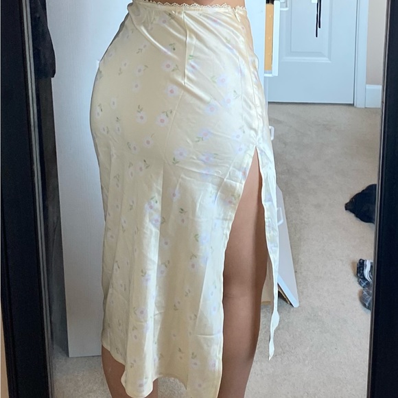 Princess polly yellow floral slip skirt - Picture 2 of 3